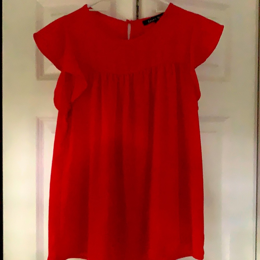 ✨5/$25✨ Cute red top